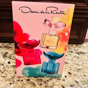 Brand New Oscar de la Renta Jasmine and Rose Eau de Toilette Set